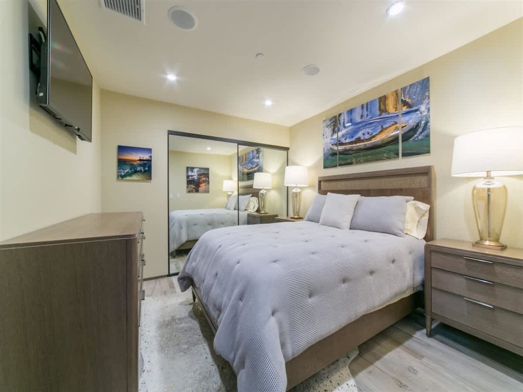 501 E bay | High End Luxury Near The Bay & Beach Vacation Rental in Newport Beach - RedAwning
