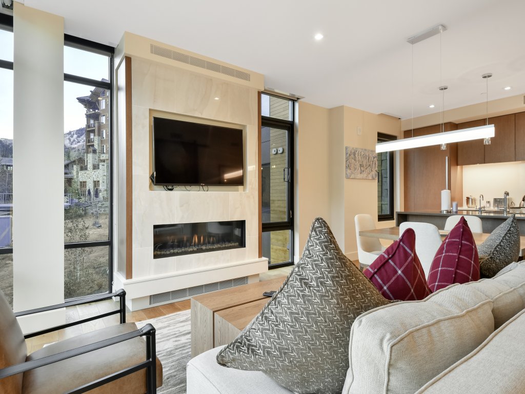 Luxurious 1 BR in Canyons Village-Ski in/ski out! Save 20% on 7+ Nights! Vacation Rental in Park City - RedAwning