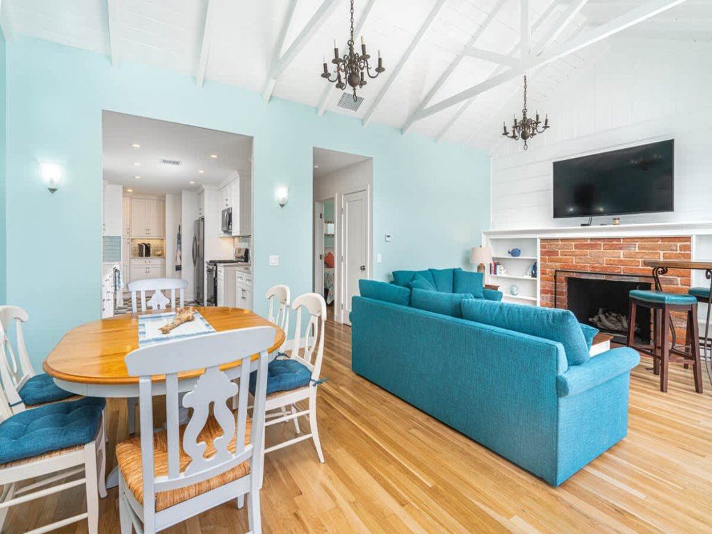 223 E. Bayfront | Newly Remodeled Balboa Island Bayfront Vacation Rental in Newport Beach - RedAwning