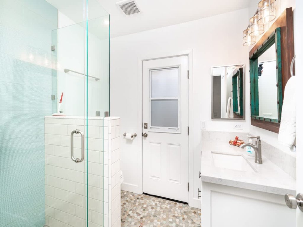 223 E. Bayfront | Newly Remodeled Balboa Island Bayfront Vacation Rental in Newport Beach - RedAwning