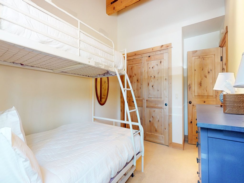 Val D'Isere #9 Vacation Rental in Mammoth Lakes - RedAwning
