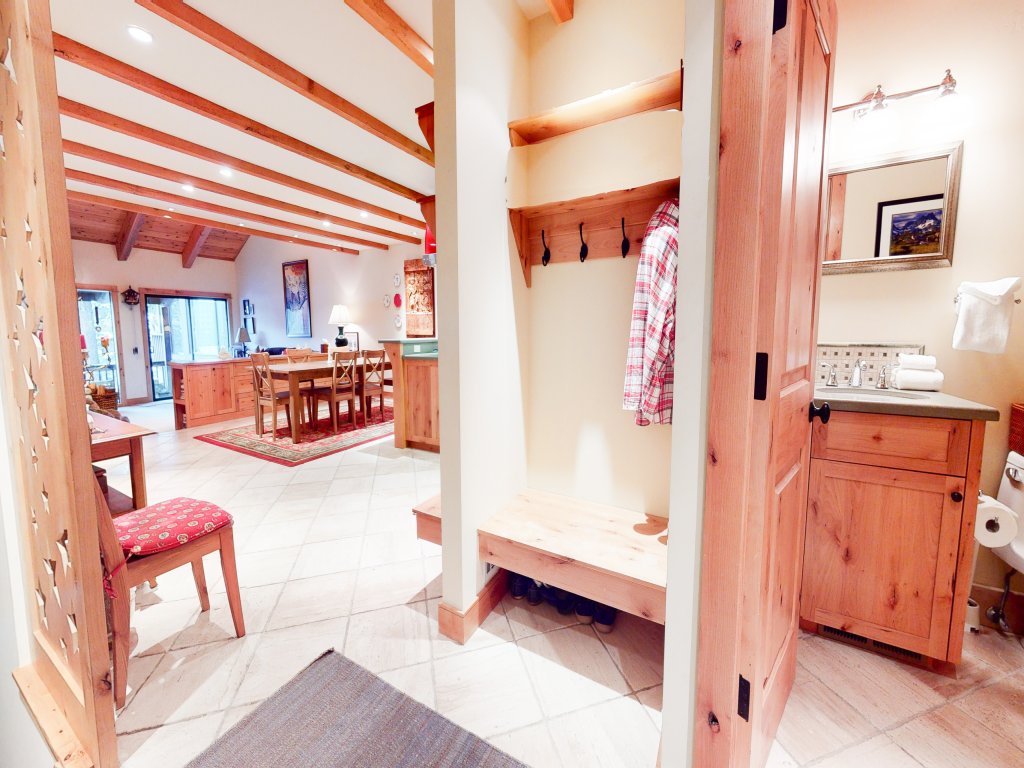 Val D'Isere #9 Vacation Rental in Mammoth Lakes - RedAwning