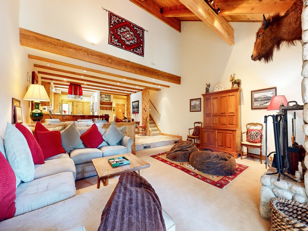 Val D'Isere #9 Vacation Rental in Mammoth Lakes - RedAwning