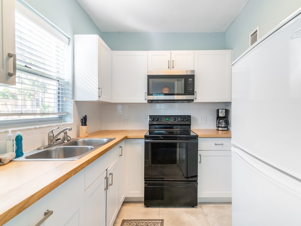 East Shore at The Coral Resort Vacation Rental in Clearwater - RedAwning