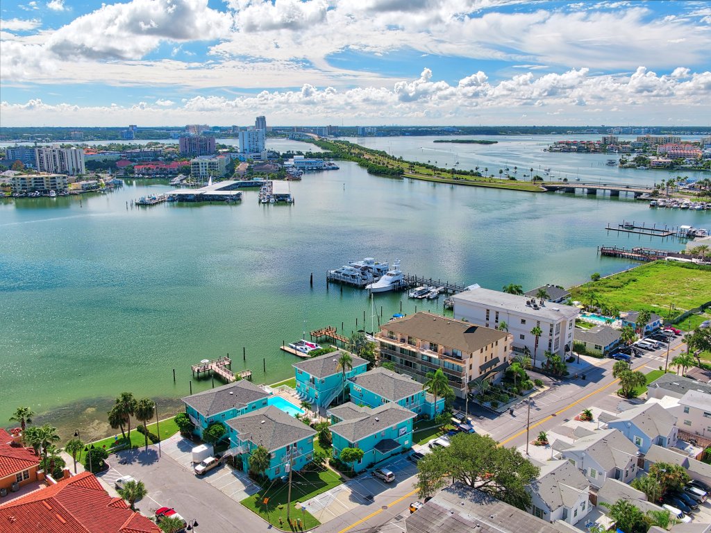East Shore at The Coral Resort Vacation Rental in Clearwater - RedAwning