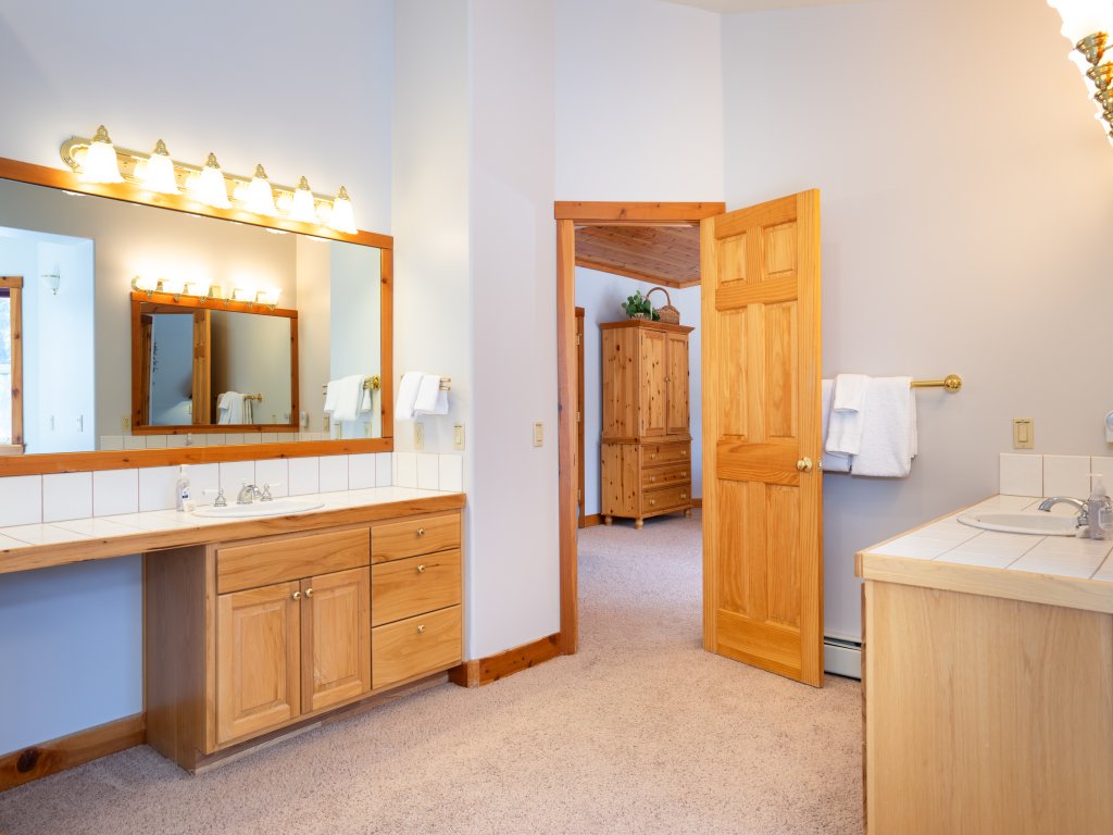 Skidder Trail Family Lodge Vacation Rental in Truckee - RedAwning