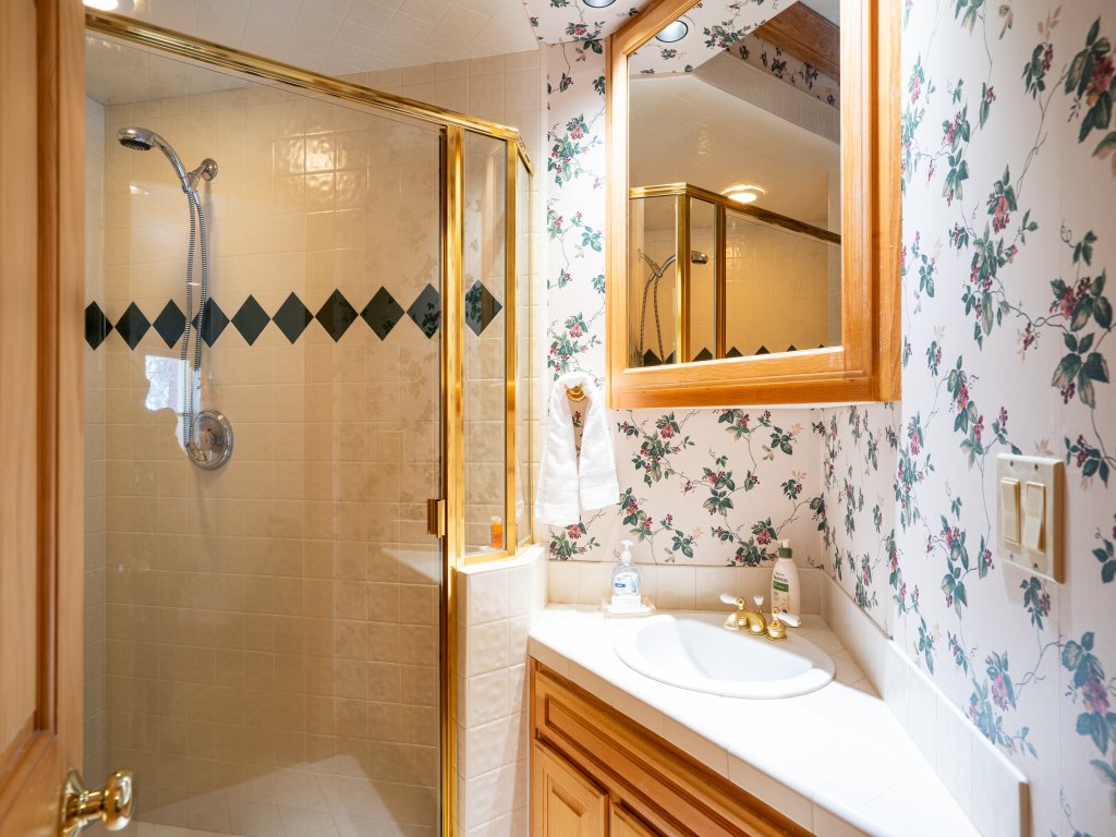 Skidder Trail Family Lodge Vacation Rental in Truckee - RedAwning