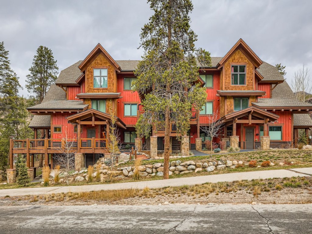 The Seasons 1818 - PRIVATE HOT TUB Vacation Rental in Keystone - RedAwning