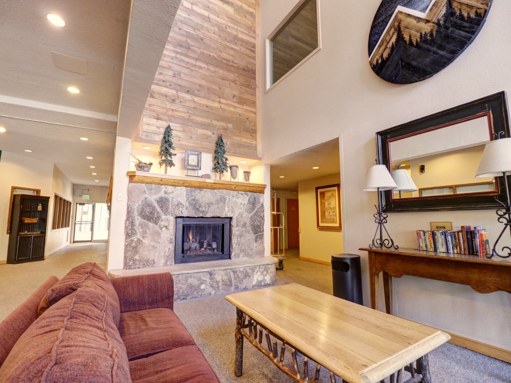 FP211 Fox Pine Inn 1Br 2Ba Vacation Rental in Colorado - RedAwning