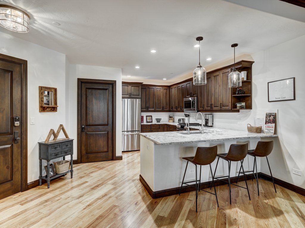 Cozy 3BR Condo - Steps from the lift! Vacation Rental in Edwards - RedAwning