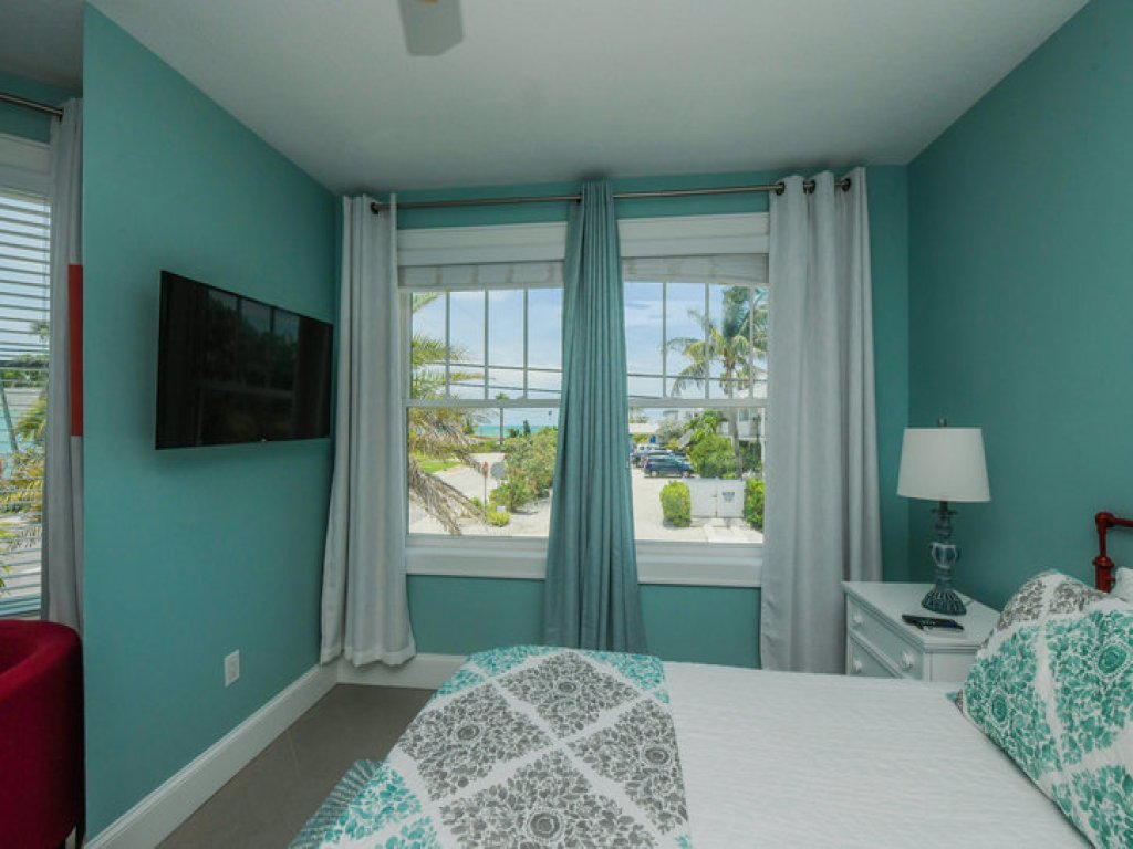 2201 AVE C Vacation Rental in Bradenton Beach - RedAwning