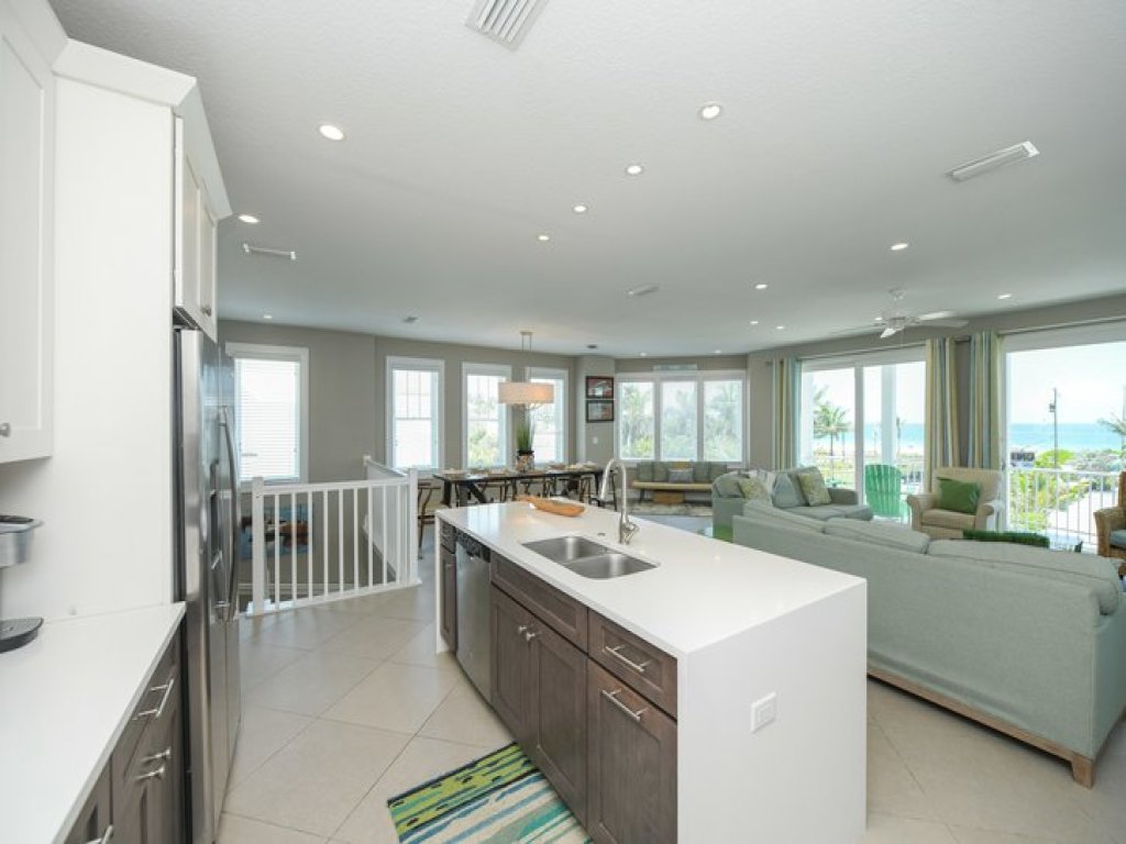 2201 AVE C Vacation Rental in Bradenton Beach - RedAwning