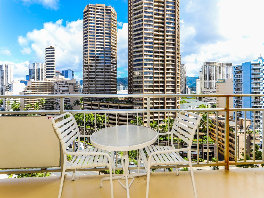 Ilikai Tower 1113 - Fully furnished condo with free wifi Vacation Rental in Honolulu - RedAwning