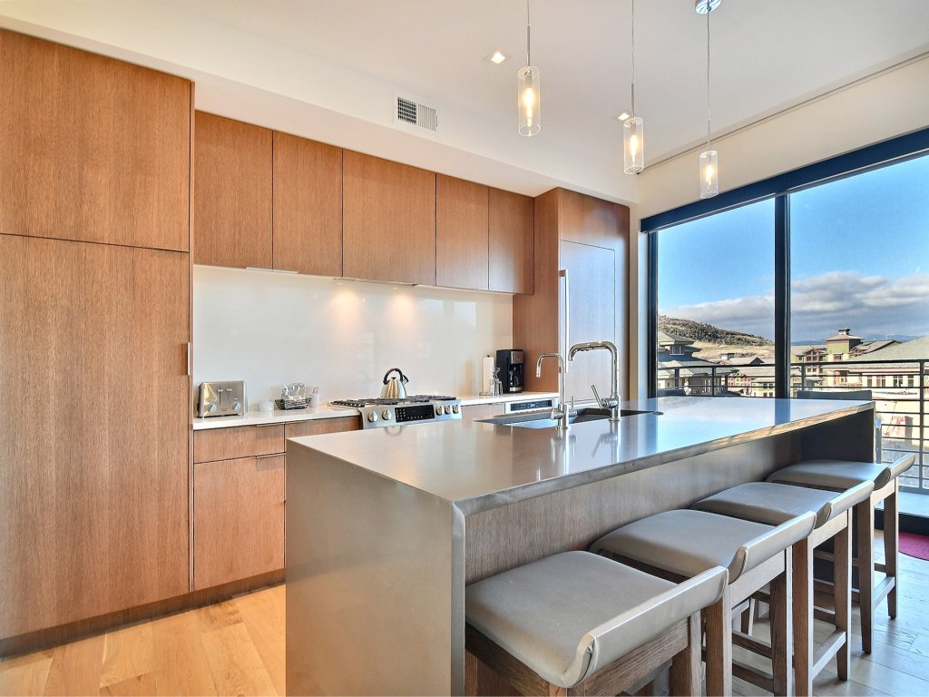 Modern 1BR Residence in Canyons Village Ski in/out! Save 20% on 7+ Nights! Vacation Rental in Park City - RedAwning