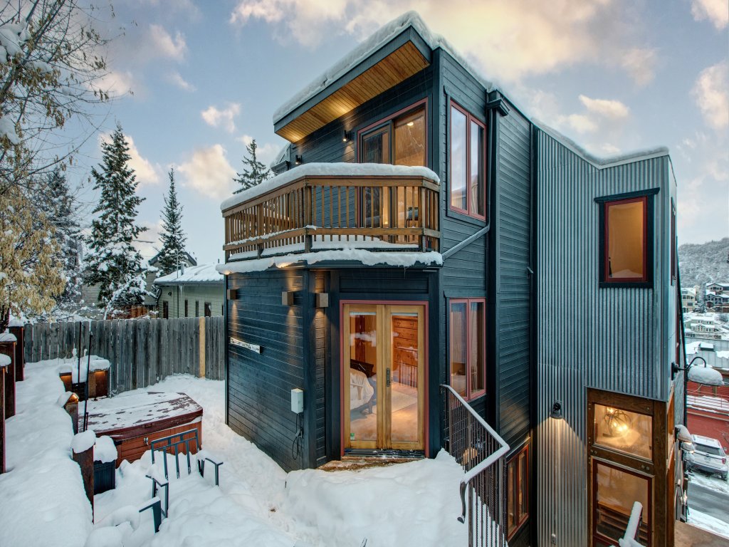SkyRun Old Town Charm Spa Walk to the Slopes 207 Vacation Rental in Park City - RedAwning