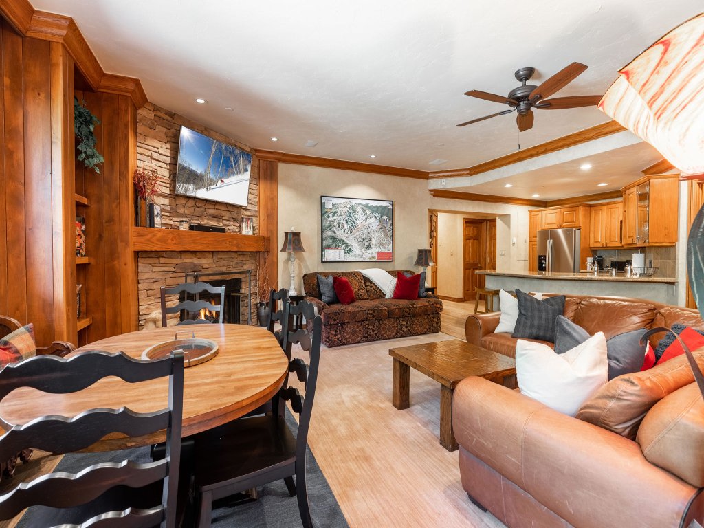 Strawberry Park Ski-in Ski-Out Condo Close to Chairlift Vacation Rental in Beaver Creek - RedAwning