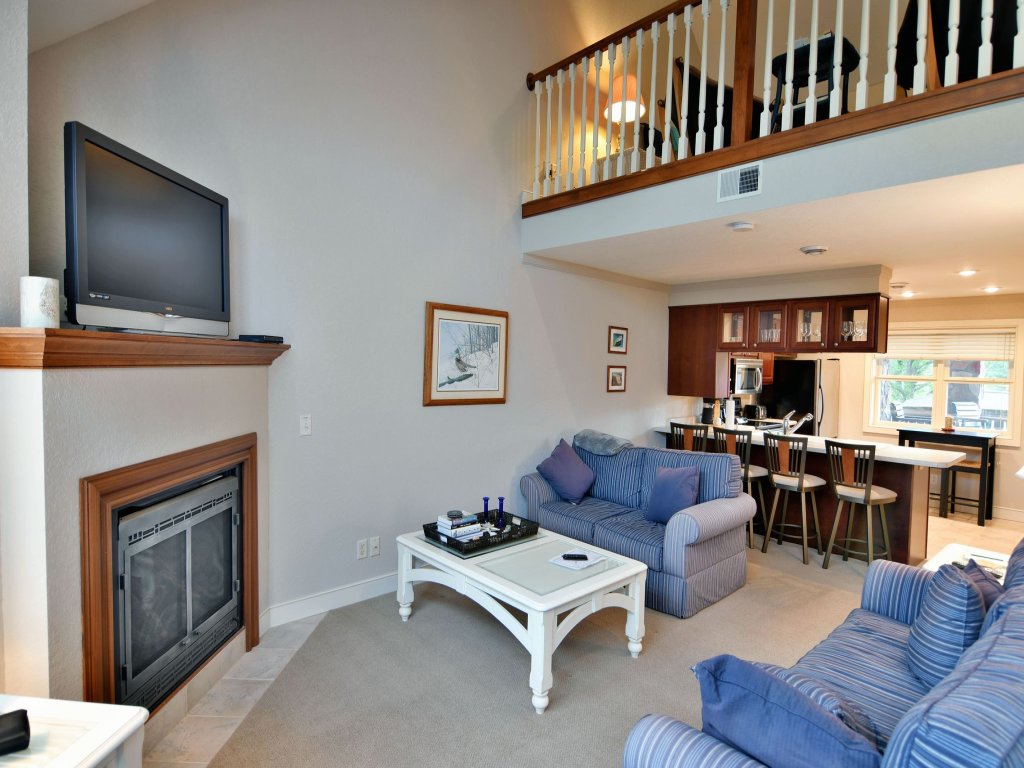 Unit 207 2 bedroom, 2 bath Vacation Rental in Birchwood - RedAwning