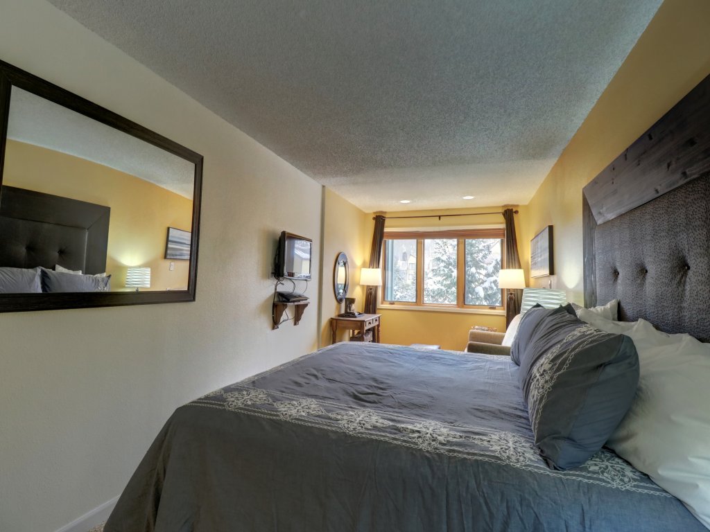 FP209 Fox Pine Inn Hotel Room with available hot tub! Vacation Rental in Colorado - RedAwning