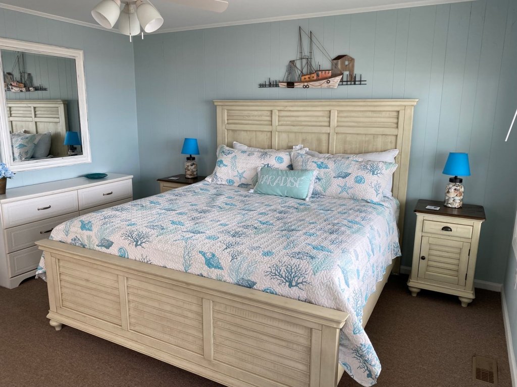Turtley Paradise West / 511 Ocean Blvd West Vacation Rental in Holden Beach - RedAwning
