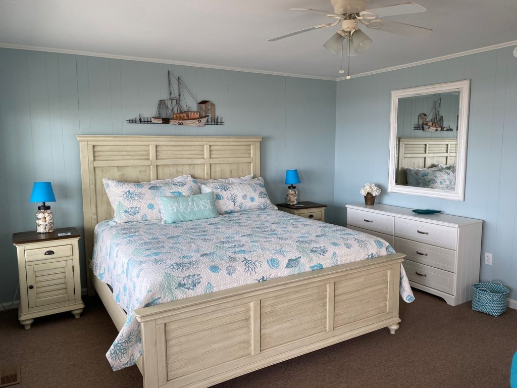 Turtley Paradise East - 511 Ocean Blvd West Vacation Rental in Holden Beach - RedAwning
