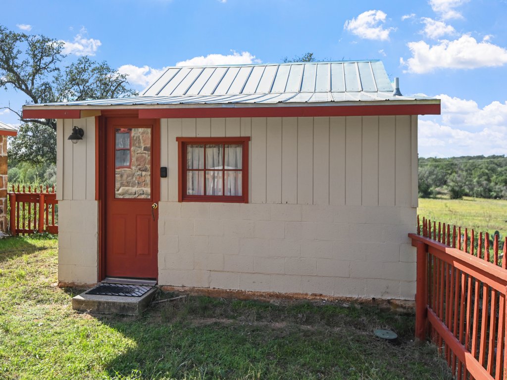 Stein Haus Ranch Vacation Rental in Texas - RedAwning