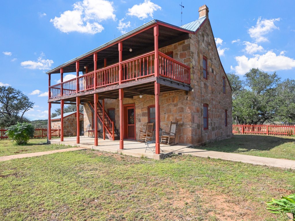 Stein Haus Ranch Vacation Rental in Texas - RedAwning
