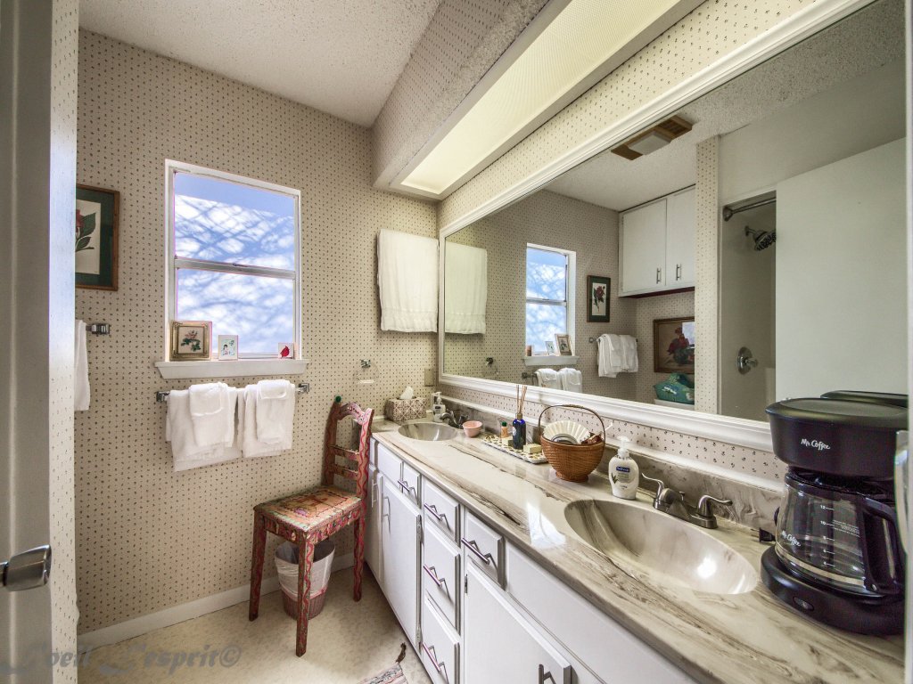 Binky's Nest  Vacation Rental in Fredericksburg - RedAwning