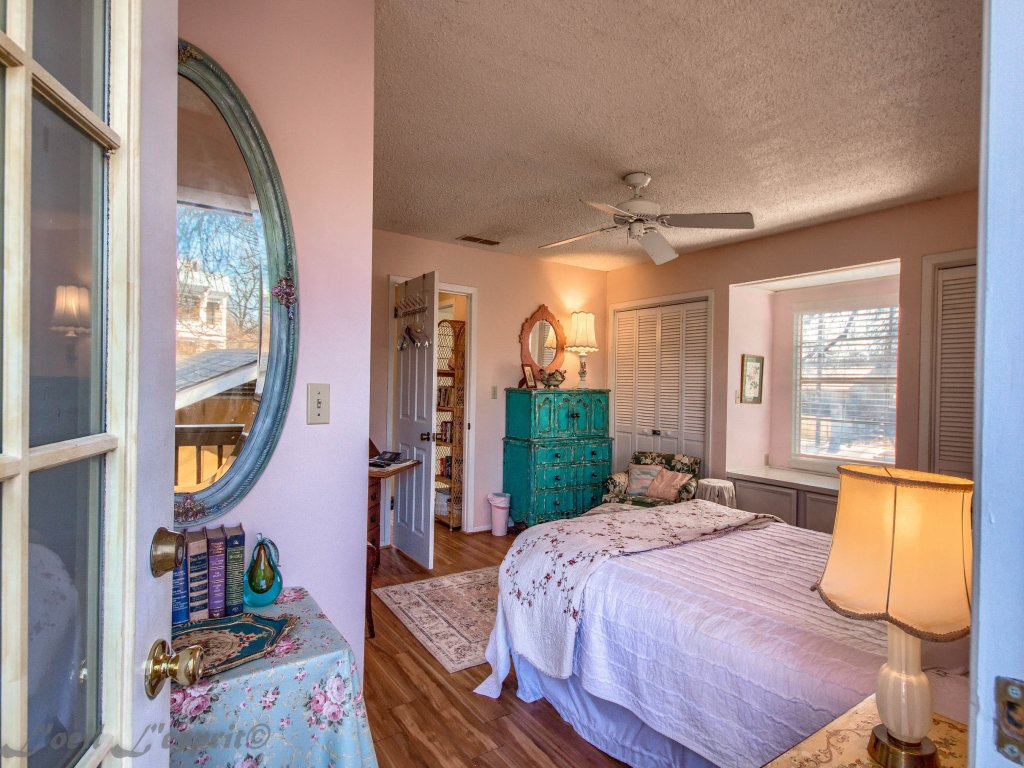 Binky's Nest  Vacation Rental in Fredericksburg - RedAwning