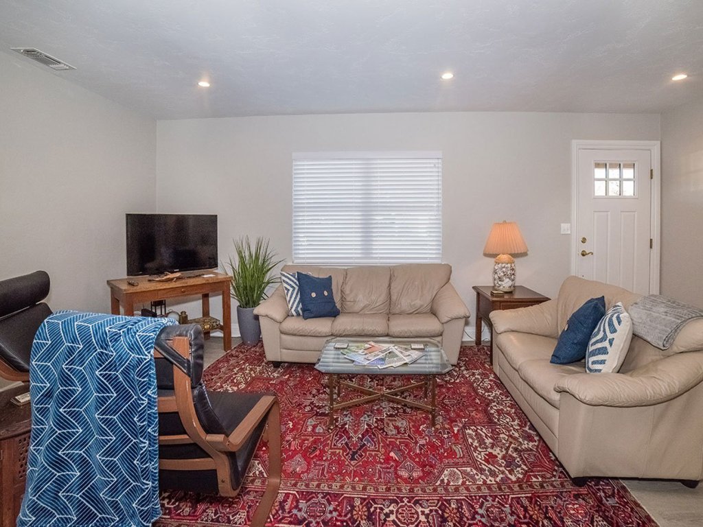 Anchorage Haus Vacation Rental in Fredericksburg - RedAwning