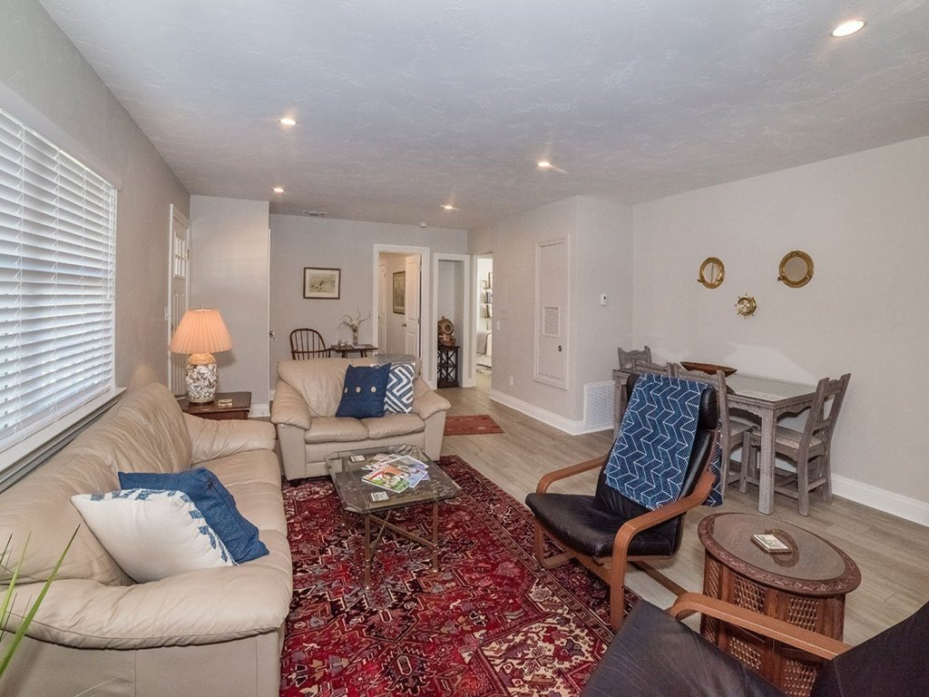 Anchorage Haus Vacation Rental in Fredericksburg - RedAwning