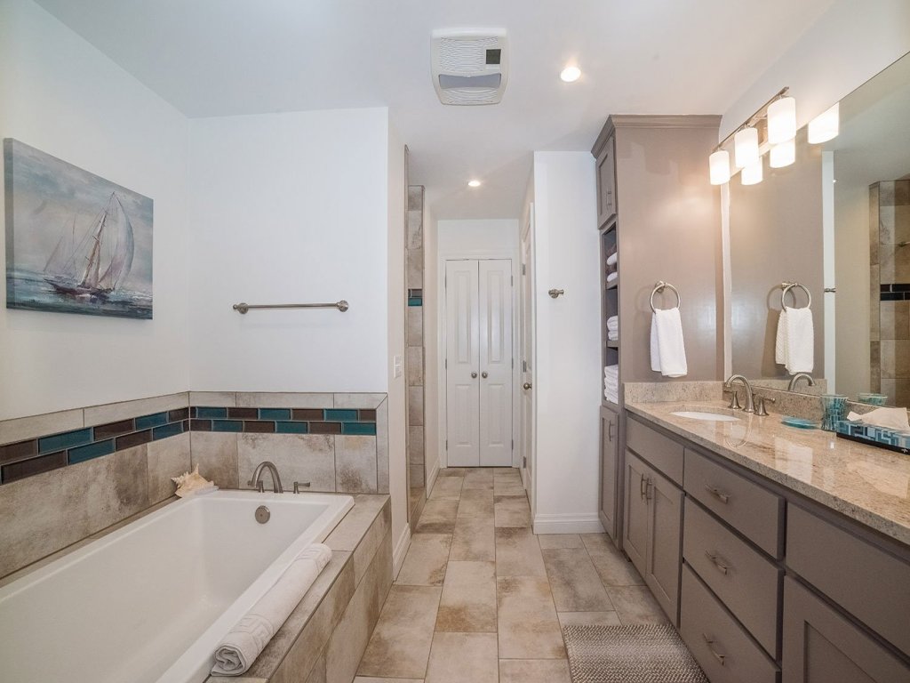 Anchorage Haus Vacation Rental in Fredericksburg - RedAwning