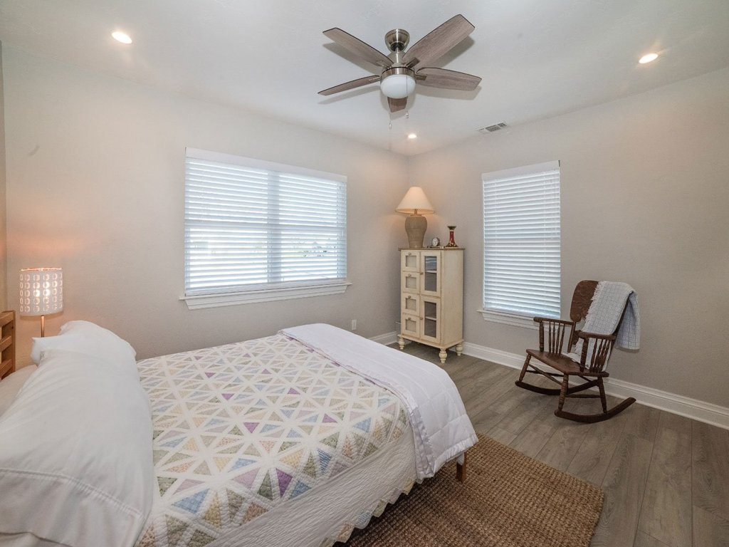 Anchorage Haus Vacation Rental in Fredericksburg - RedAwning