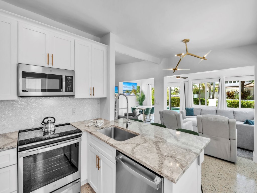 The Palm Leaf Vacation Rental in Anna Maria - RedAwning