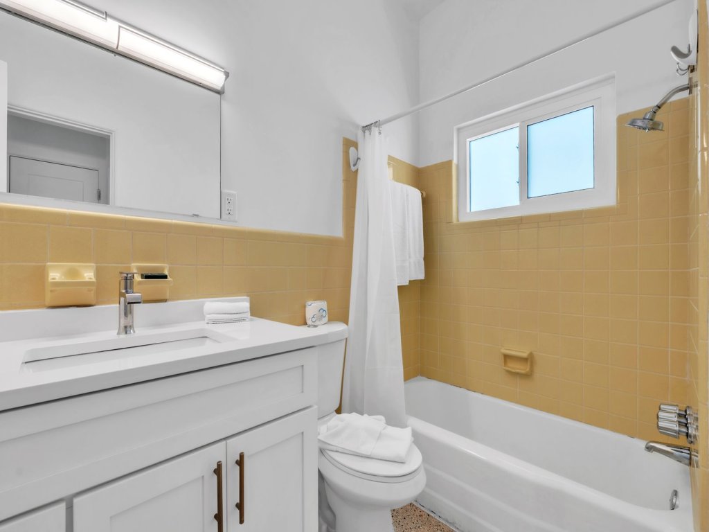 The Palm Leaf Vacation Rental in Anna Maria - RedAwning
