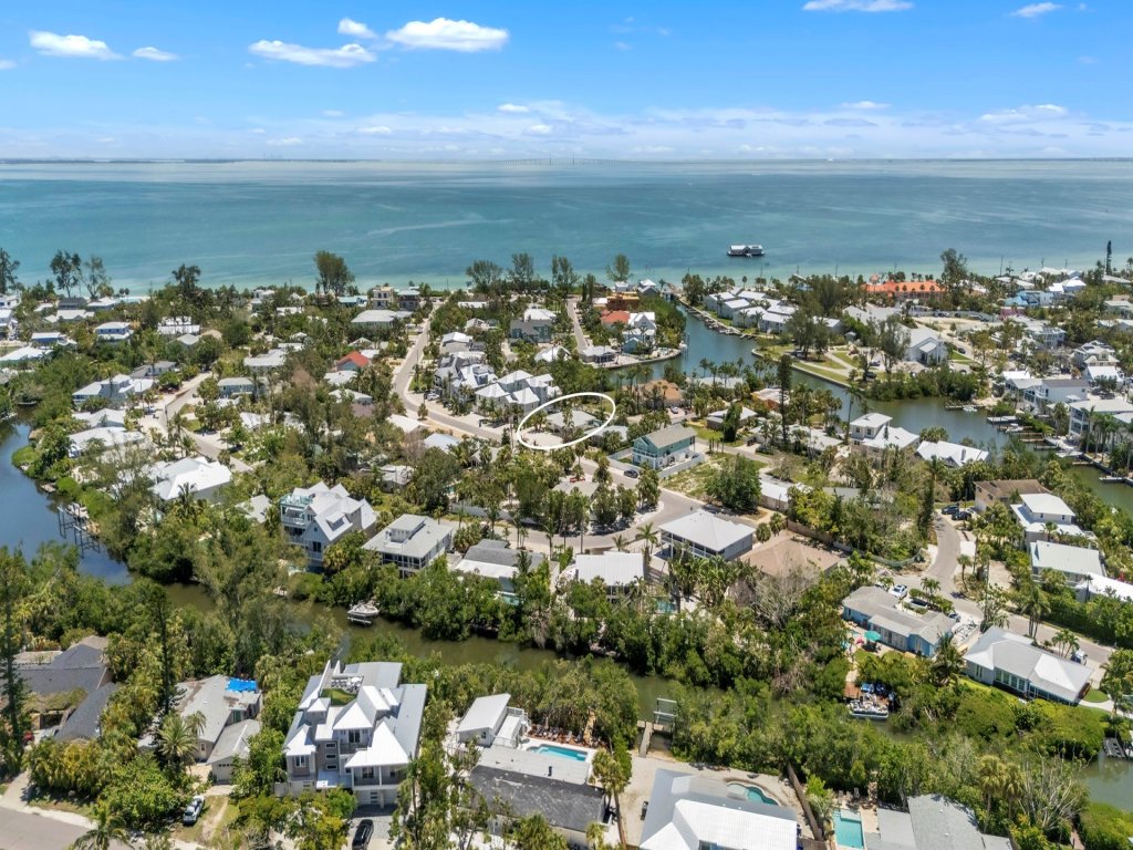 The Palm Leaf Vacation Rental in Anna Maria - RedAwning