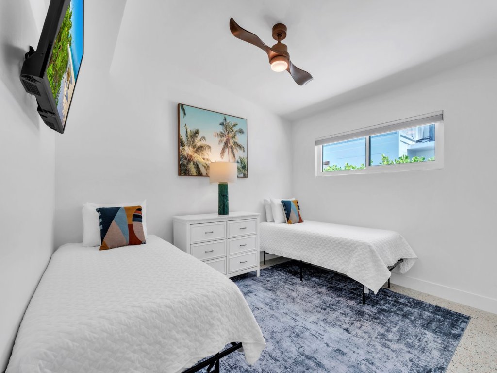 The Palm Leaf Vacation Rental in Anna Maria - RedAwning