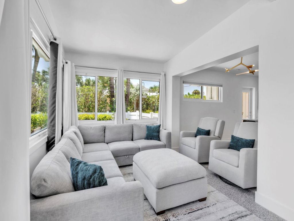 The Palm Leaf Vacation Rental in Anna Maria - RedAwning