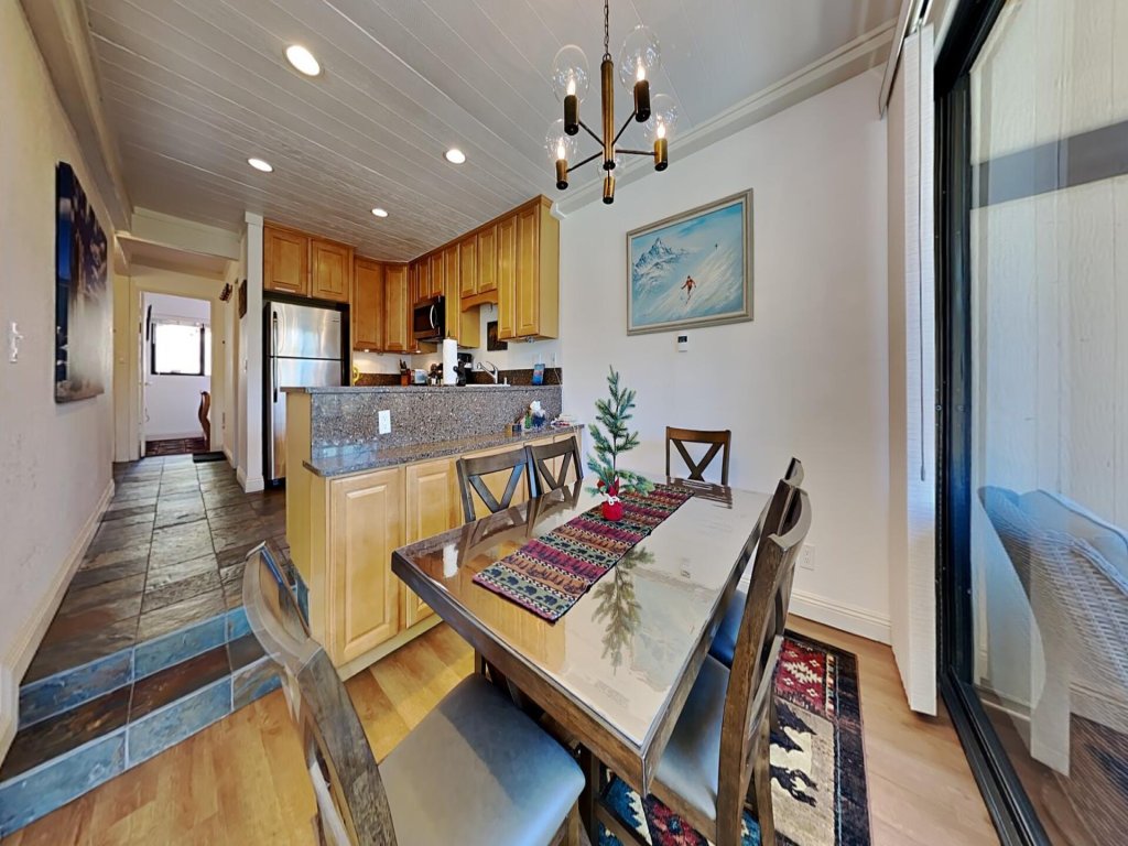 Spacious Condo - Slopeside, In Quiet Neighborhood with Pool, 3 Spas, Stargazing (1849 Condos 521) Vacation Rental in Mammoth Lakes - RedAwning