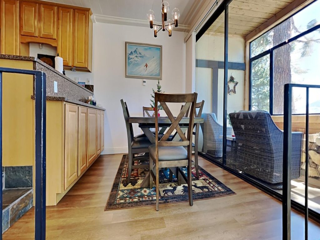 Spacious Condo - Slopeside, In Quiet Neighborhood with Pool, 3 Spas, Stargazing (1849 Condos 521) Vacation Rental in Mammoth Lakes - RedAwning
