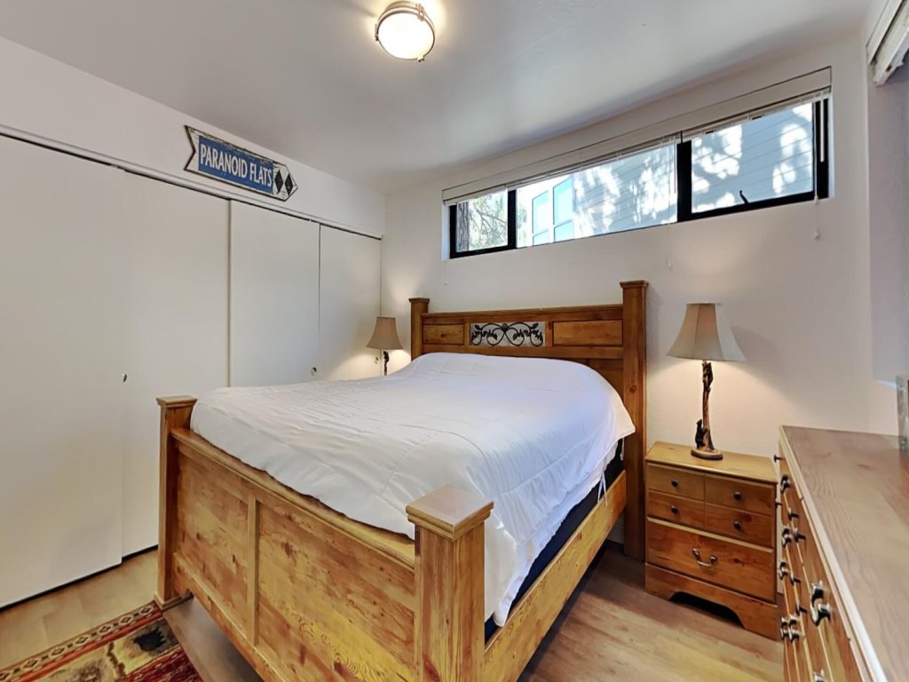 Spacious Condo - Slopeside, In Quiet Neighborhood with Pool, 3 Spas, Stargazing (1849 Condos 521) Vacation Rental in Mammoth Lakes - RedAwning