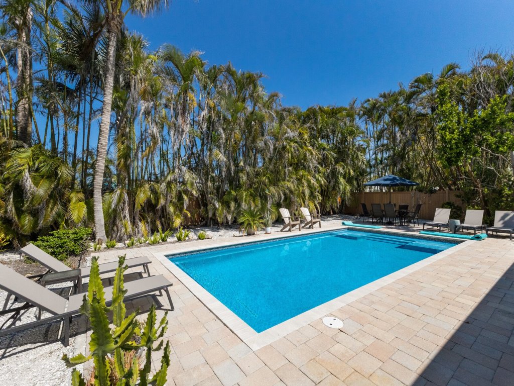 The Salted Coconut Vacation Rental in Anna Maria - RedAwning