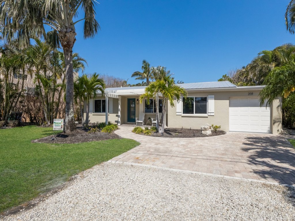 The Salted Coconut Vacation Rental in Anna Maria - RedAwning