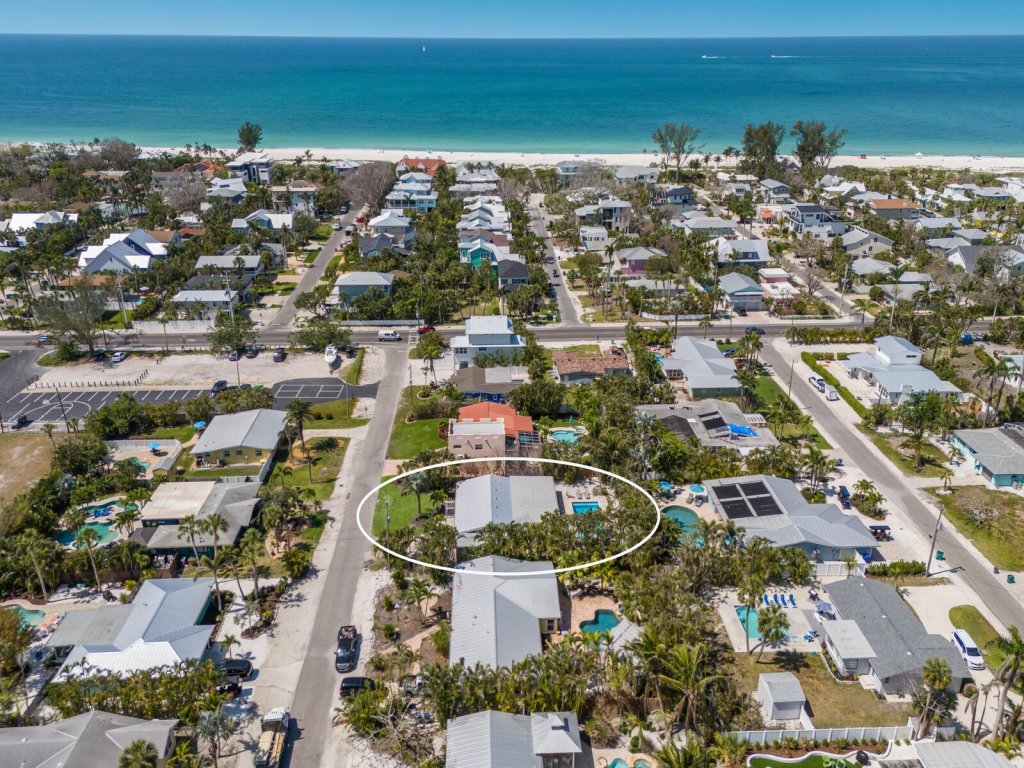 The Salted Coconut Vacation Rental in Anna Maria - RedAwning