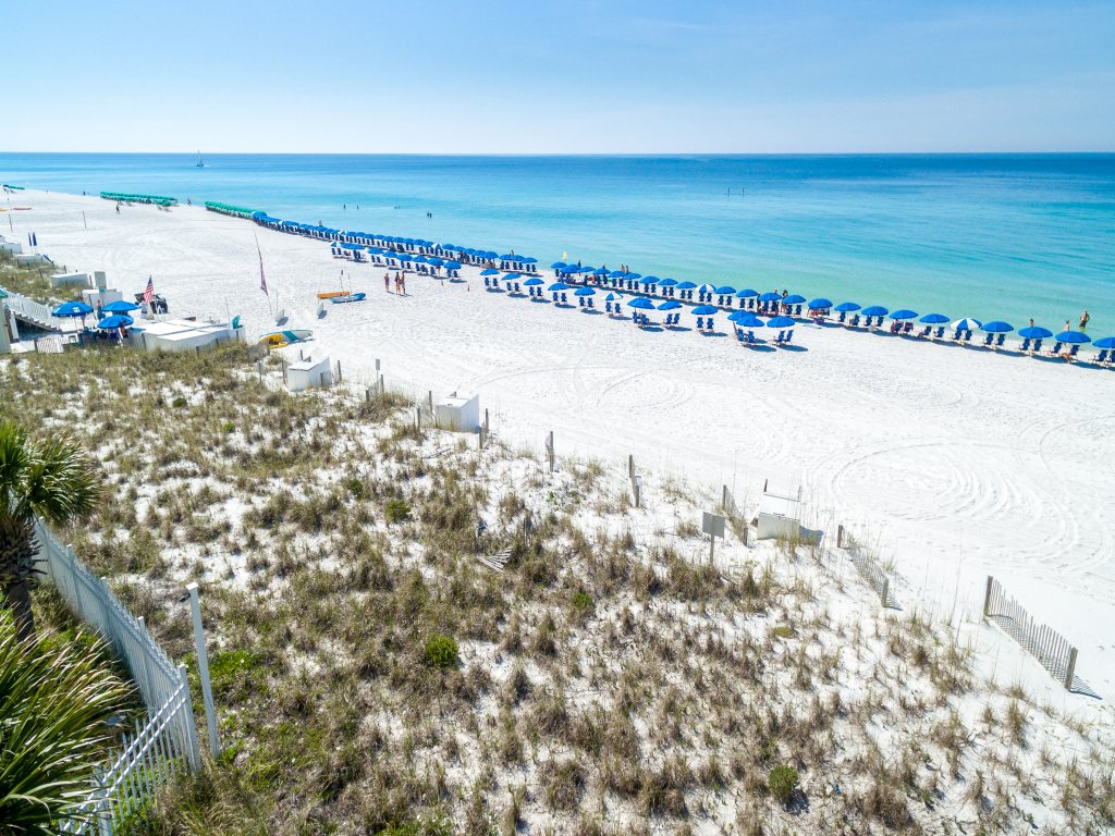 Silver Beach 506 is a gorgeous Gulf Front 4 BR with free beach service - sleeps 8 Vacation Rental in Destin - RedAwning