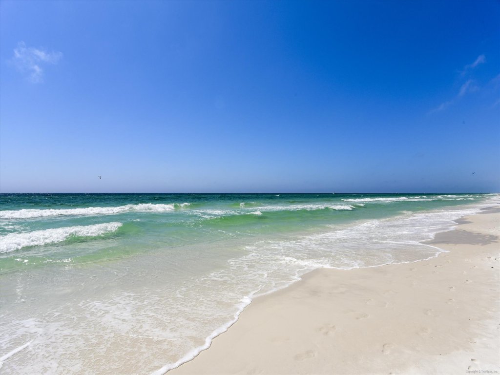 Silver Beach 506 is a gorgeous Gulf Front 4 BR with free beach service - sleeps 8 Vacation Rental in Destin - RedAwning