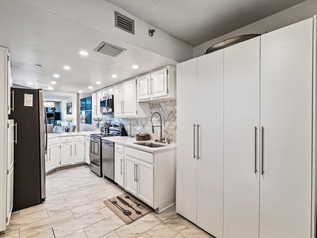 IR 518 is a Stunning 2 BR  that has amazing Sunset views - sleeps 10 Vacation Rental in Destin - RedAwning