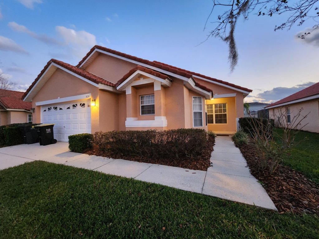 SOL826SC 4Bed Solana private pool home Vacation Rental in Davenport - RedAwning