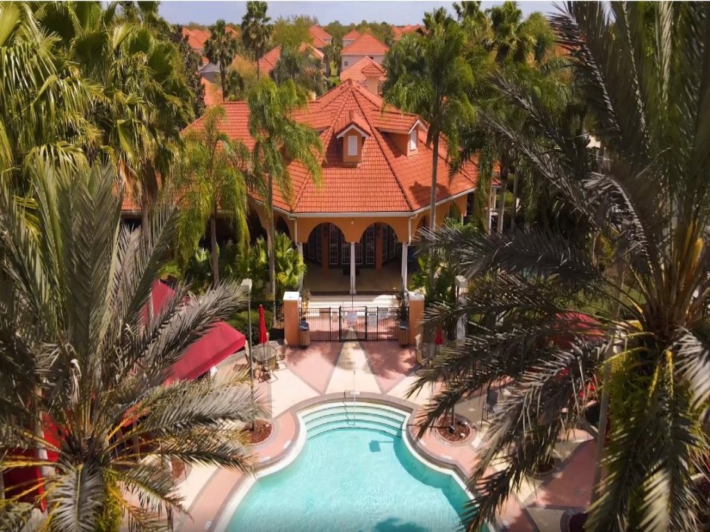 SOL826SC 4Bed Solana private pool home Vacation Rental in Davenport - RedAwning