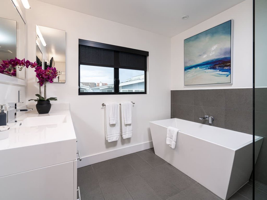 417 Harding | Modern Living, Steps to Beach + Bay Vacation Rental in Newport Beach - RedAwning