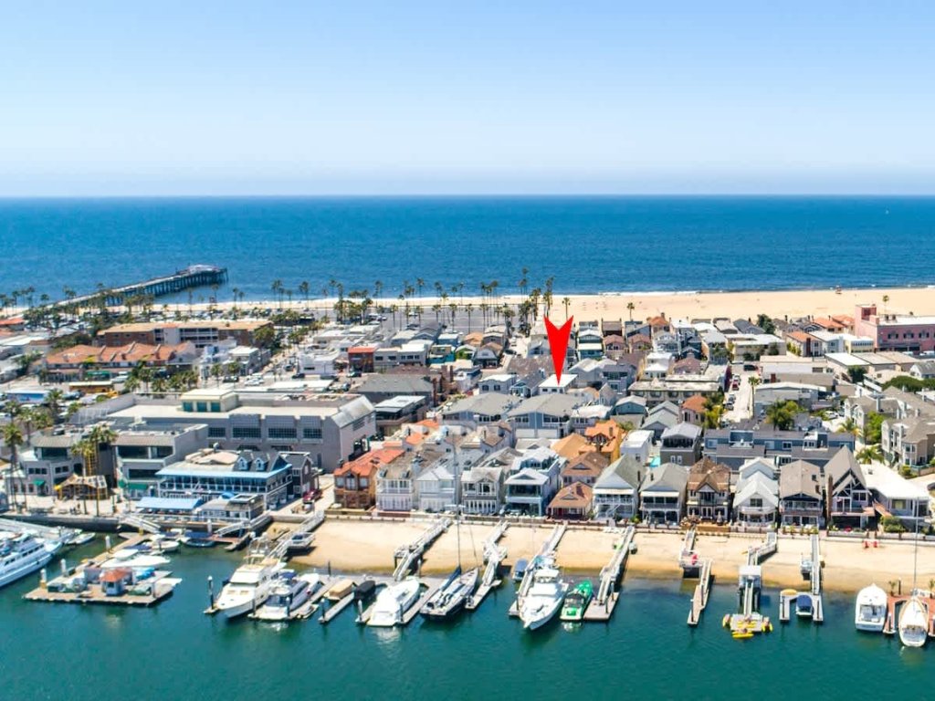 417 Harding | Modern Living, Steps to Beach + Bay Vacation Rental in Newport Beach - RedAwning